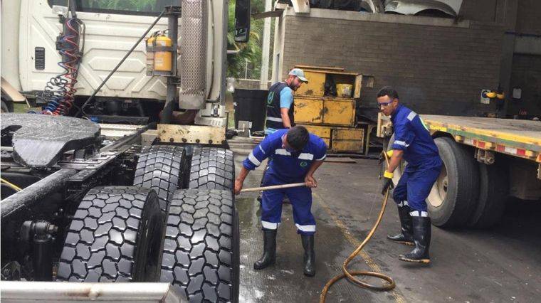 Lavado de tractocamiones de carga