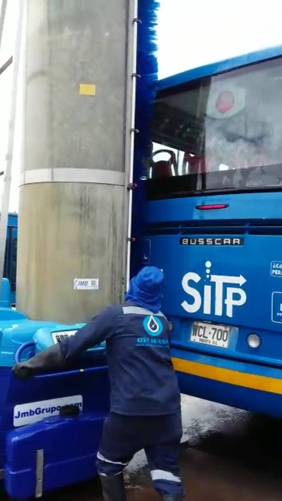 Lavado trasero con cepillos