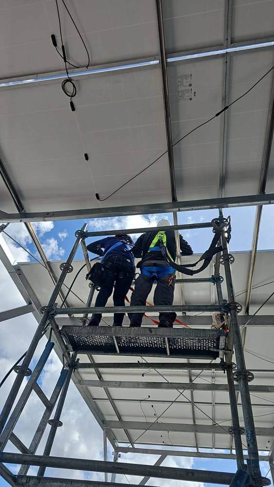Estructura solar desde andamio